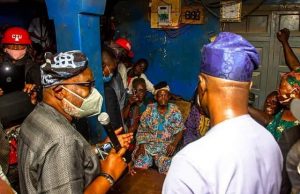 Akeredolu, Makinde Tour Troubled Shasha Community, Sue For Peace Govs of Ondo and Oyo...Arakunrin Oluwarotimi Akeredolu and Seyi Makinde...addressing residents of Shasha...on Sunday...
