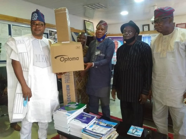 Members of the Alumni Association of the Osun State College of Technology, Esa-Oke, led by Alhaji Mutiu Kolapo Balogun and Alhaji Abdul Azeez Olabode...during the presentation of the items...