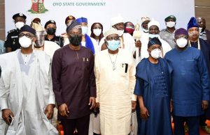 When South-West Govs, Obas, Others Stormed Ibadan To Discuss Insecurity L-R: Governors Dapo Abiodun (Ogun); Seyi Makinde (Oyo); Rotimi Akeredolu (Ondo); Gboyega Oyetola (Osun); Kayode Fayemi (Ekiti) and Obas and Services Commander in the State during the South West Security meeting with Obas and Services Commander…