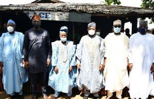 Photo: When Oyo Gov Took Kano, Niger, Zamfara Colleagues To Troubled Shasha Community From left, Governors Abdulahi Umar Ganduje (Kano); Seyi Makinde (Oyo); Baale Shasha, Alhaji Amusat Ajani Akinade; Abubakar Atiku Bagudu (Kebbi); Abubakar Sanni Bello (Niger) and Bello Mohammed Matawalle (Zamfara), during the tour…