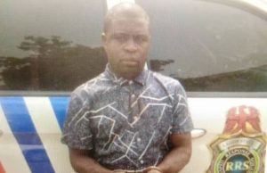 Read About Pickpocket Who’s Stolen Over 240 Phones In Lagos ...the nabbed pickpocket...Ayomide Sikiru...