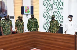 Insecurity: Makinde Hosts Service Chiefs In Ibadan R-L: The representative of Oyo State Governor and deputy governor, Engr Rauf Olaniyan; Chief of Defence Staff, General Leo Iraboh; Chief of Army Staff, Lieutenant General Ibrahim Attahiru; Chief of Naval Staff, Rear Admiral Awwal Zubairu Gambo and Chief of Air Staff, Air Vice Marshal Isiaka Amao during the visit…