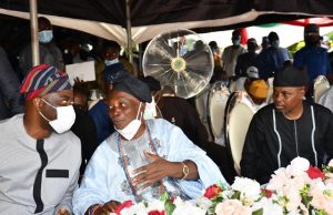 Ladoja Joins Makinde As Seventh Annual Omituntun Ramadan Holds …from left, Oyo State Governor and Chief Host of the Omi Tuntun Ramadan Lecture, Seyi Makinde; chairman on the occasion and former Governor of Oyo State, Senator Rashidi Ladoja and the Guest Lecturer, Prof. Abdullhafiz Oladosu, during the 7th Annual Omituntun Ramadan Lecture…