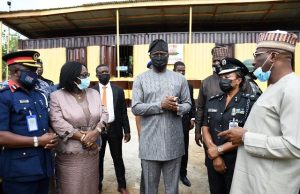 Insecurity: Makinde Storms Oyo/Ogun Border For First Hand Information Oyo State Governor, Seyi Makinde (middle); Special Adviser on Security, Retired CP Fatai Owoseni, (right); Commissioner of Police, Oyo State Command, Ngozi Onadeko (second right); Commandant, Nigeria Security and Civil Defence Corps, Oyo State Command, Iskilu Akinsanya (left) and the Director of Department of State Service, Oyo State, Clara Olika, during the inspection tour…