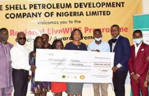 Shell LiveWIRE Beneficiaries Get N48m Grant …Social Performance and Social Investment Manager, The Shell Petroleum Development Company of Nigeria Limited, Dr. Gloria Udoh (middle), presenting a N48m cheque to representatives of the 117 beneficiaries of the Shell Nigeria LiveWIRE programme at a graduation ceremony in Port Harcourt… on Friday...