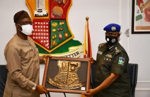 Photo: When IGP Usman Alkali Baba Was Hosted By Makinde …Oyo State Governor, Seyi Makinde (left); presenting a frame to the Inspector General of Police, Usman Alkali Baba during the visit…