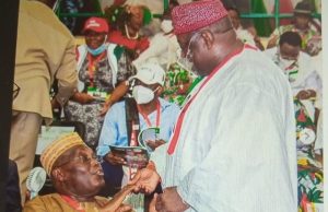 Parrot Talk: Dele Momodu Treated To Atiku’s Articulated ‘Sliding Tackle’ At PDP Convention ...former Vice President, Alhaji Atiku Abubakar...seated, and handing out his articulated 'sliding tackle' to Aare Dele Momodu...at the PDP Convention on Saturday...