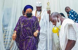 Photo: Ajimobi’s Wife, Ooni In Symbolic Encounter In Ibadan ...Dr Florence Ajimobi, left, with the Ooni of Ife, Oba Adeyeye Ogunwusi...at the event...