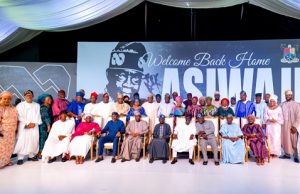 All You Need To Know About How Tinubu Was Hosted By Sanwo-Olu …seated from left: Chief of Staff to the Governor, Mr. Tayo Ayinde; EX-Deputy Governor of Lagos State, Dr. (Mrs) Oluranti Adebule;Speaker, House of Representatives, Rt . Hon. Femi Gbajabiamila; Deputy Governor, Dr. Obafemi Hamzat; APC National Leader, Asiwaju Bola Tinubu; Governor Babajide Sanwo-Olu; Speaker, the State House of Assembly, Rt. Hon. Mudashiru Obasa; member of the Governor Advisory Council, Pa Tajudeen Olusi and other members of the State Executive Council, during a welcome-back event for Asiwaju Tinubu at the Lagos House, Marina, on Sunday…
