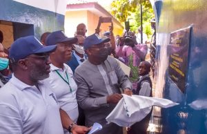 Day Fayemi, Prof Niyi Osundare Got Honoured By Christ’s School Alumni From Right: Governor of Ekiti, Dr. Kayode Fayemi unveils the commemorative plaque of the Christ's School Archive and Museum donated by the 1967-1971/73 Set while the President of the Set, Pastor Ayodele Dada and Chairman of the Anniversary Committee, Dr Charles 'Diji Akinola look on…