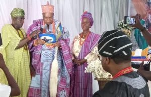 Ekiti Based Philanthropist Donates Cash To Indigent Student