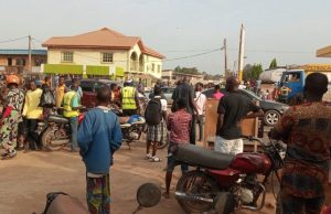 Tricycle Driver Mauled To Death By Truck At Alakia, Ibadan Suburb, Youths On Hot Chase Of Driver ...sympathizers at the scene of the mishap at Alakia, Ibadan on Thursday morning...