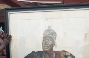 Senator Kola Balogun Joins Other Great Ibadan Sons To Mourn Olubadan’s Demise