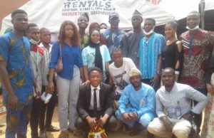 Former Oyo Commissioner, Bimbo Adekanmbi Laments Moral Decadence Among Nigerian Youths, Gives Bursary Awards Honourable Bimbo Adekanmbi, with some of the youths who benefitted from his good gesture...