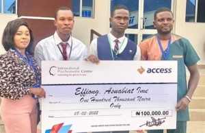 Polytechnic Students Excited As They Receive IPCentre’ Scholarship Award …award recipients…flanked by IPCentre’s Head of Corporate Affairs, Patience Udoh (left) and the Assistant General Manager, Jacob Igo (right)…