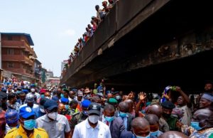 Sanwo-Olu Visits Apongbon Under Bridge, Says Quit Notice To Traders’ll Not Be Extended Lagos' Governor Babajide Sanwo-Olu and others...during the visit to Apongbon Under Bridge...