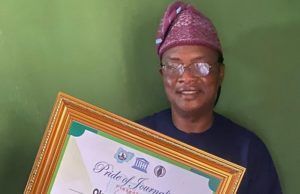 Day Oyo NUJ Conferred PMParrot’s Publisher With ‘Pride Of Journalism’ Award ...Olayinka Agboola, Mr Parrot...proudly displays his award...