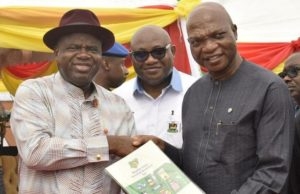 Shell Shares Joy Again As It Inaugurates Phase-2 Of Oloibiri Health Programme R-L: Managing Director, The Shell Petroleum Development Company of Nigeria Limited (SPDC) and Country Chair, Shell Companies in Nigeria, Osagie Okunbor; Shell Corporate Relations Manager, Evans Krukrubo; and Governor of Bayelsa State, Senator Douye Diri, at the inauguration of the SPDC-sponsored Oloibiri Health Programme in Oloibiri, Ogbia Local Government area of Bayelsa State…