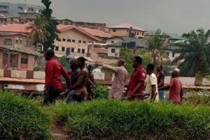 some of the attackers of Murphy being 'shipped' towards waiting Amotekun van...