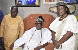 Success Of 2023 Polls: Olubadan Tasks Bishop Adelakun, Other Clerics …the Olubadan, Oba Lekan Balogun flanked by Bishop Taiwo Adelakun (l) and his wife, Pastor Mrs. Adelakun (r) during the Clergyman's visit to the Monarch at his Alarere residence in the capital city of Oyo State...