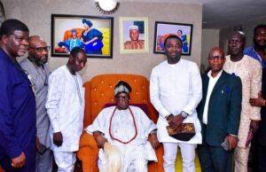 Day Olubadan Praised FG Over NIMC’s Registration Of 88m Nigerians …the Olubadan of Ibadanland, Oba Sen. Lekan Balogun flanked by Head of Delegation, Abolaji Akinola, James Mamza and Olusola Shotayo (l). From (r) Aremu Olumide, David Majaro and Akeem Ogundeji during the courtesy call on the monarch by the NIMC ahead of the 2022 ID Day…