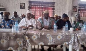 ...cross section of representatives of aggrieved Atiba Royal families...at the media briefing...