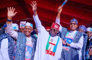 Mammoth Crowd As APC’s Presidential Campaign Kicks Off In Jos, See Images L-R: Kaduna's Gov Nasir El Rufai, Senator Bola Tinubu and President Muhammadu Buhari...at the rally in Jos on Tuesday...