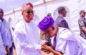 Photos: When Oyetola, Niyi Akintola, Others Joined Lateef Fagbemi At Mom’s Fidau Prayers Prince Lateef Fagbemi, right, welcomes Governor Adegboyega Oyetola to the event...