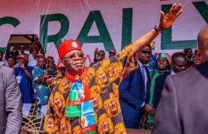 Check Out Images Recorded When Tinubu’s Presidential Campaign Team Stormed Calabar, Awka Asiwaju Bola Tinubu...acknowledging admirers...