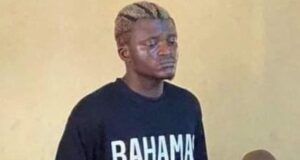 Spraying Of Naira: Portable On Kneels, Begs EFCC For Forgiveness ...Portable...now sober?