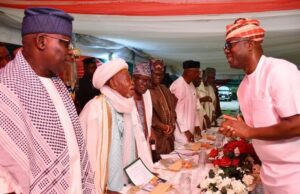 Photo: Makinde Breaks Fast With Muslims Oyo State Governor, Seyi Makinde (right); Aare Musulumi of Yorubaland, Alhaji Daud Akinola (left); Chief Imam of Ibadanland, Alhaji Abdulganiyy Agbotomokekere (second left); Representative of Olubadan, High Chief Owolabi Olakulehin; Onpetu of Ijeru, Oba Sunday Oyediran and others during the Ramadan 2023 Iftar breaking of fast