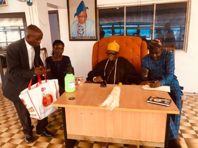 Olubadan …Adekunle Aliu of New Age Tomatoes and Food Processing Company Nigeria Ltd presenting samples of the company's products to the Olubadan, Oba Lekan Balogun with Aremo Femi Balogun sitting next to him…