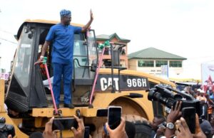 Ojurin-Olorunda Abaa Road Flag-Off: The Discussion Continues By Moses Alao ...the governor of Oyo State, Engineer 'Seyi Makinde during the official ceremony...