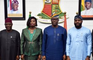 Photos As Makinde Swears-In SSG, HoS, Commissioners Oyo State Governor, Seyi Makinde (second right); his deputy, Bayo Lawal (left); Speaker, Oyo State House of Assembly, Hon Debo Ogundoyin (right) and Secretary to the Oyo State Government, Prof Olanike Adeyemo…