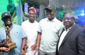 Day Ibadan Golf Club Celebrated Makinde’s Omituntun 2.0 Oyo State Governor, Seyi Makinde (second right); Captain, Ibadan Golf Club, Mr Tunji Oladosu (second left); winner Omituntun 2.0 victory tournament, Mr Ibe Uka (left) and Chairman Planning Committee, Comrade Titilola Sodo…