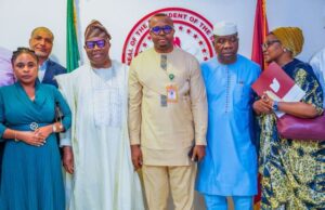 After Senate’s Intervention, NARD Cancels National Protest, May Call Off Strike Action …President of the Senate, Dr Godswill Akpabio (3rd from left), Dr Emeka Innocent Orji (middle) Senate Leader, Michael Opeyemi Bamidele and Senator Ireti Kingibe (first from right)after the meeting…