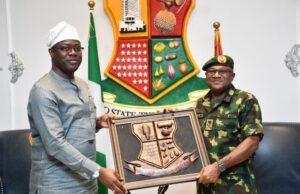 We Need More Support To Battle Bandits, Others, Makinde Tells New GOC 2 Div ...Oyo's Governor 'Seyi Makinde, left, with the 46th General Officer Commanding, 2 Mechanised Division, Odogbo Barracks, Ibadan, Major-General Bamidele Alabi...