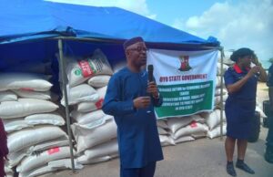 When Makinde’s Govt. Distributed 16,000 Bags Of Maize To Poultry Farmers