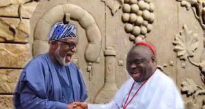 Oyo Christian Pilgrims’ Welfare Board Boss Mourns Akeredolu’s Demise, Says ‘He Was An Ardent Supporter Of 3SC’ Rt Rev (Dr) David Ademola Moradeyo, right, with late Governor Oluwarotimi Akeredolu...during a recent encounter...