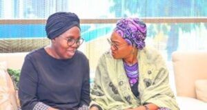 First Lady Visits Akeredolu’s Family, Says ‘Nigeria Has Lost A Great Man’ First Lady, Senator Oluremi Tinubu, right, with Arabinrin Betty Akeredolu...during the visit on Saturday...