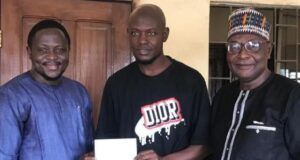 OYSADA Presents Cheques To 16 Pioneer Members Of YEAP
