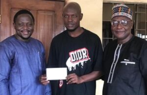 OYSADA Presents Cheques To 16 Pioneer Members Of YEAP