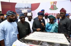 Photo: Enugu Gov. Joins Makinde To Commission Road Project In Ibadan L-R: Oyo State Governor, Seyi Makinde; Chief (Mrs) Elizabeth Akinyele; Enugu State Governor, Dr Peter Ndubuisi Mbah; PDP National Deputy Chairman (South), Hon Taofeek Arapaja; Deputy Governor of Oyo State, Barr Bayo Lawal and Speaker, Oyo State House of Assembly, Hon Debo Ogundoyin, during the event…