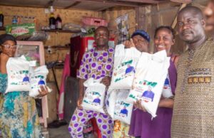 Senator Alli Distributes Grains To Traders To Alleviate Economic Hardship By Akeem Abas