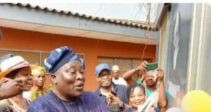 Day Makinde’s Govt Commissioned Newly Remodeled Gbagi Healthcare Centre ...Oyo's Commissioner for Trade, Investment, Industry and Cooperative, Otunba Ademola Ojo...performing the commissioning exercise...