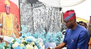 Makinde Preaches Unity As He Pays Official Visit To Late Olubadan’s Family Engineer ‘Seyi Makinde, the governor of Oyo State, right, during his visit to the late Olubadan's Palace...