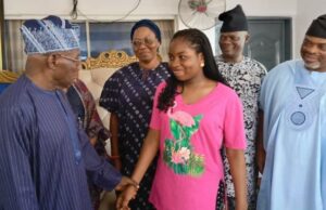 Passage Of Olubadan Balogun: Obasanjo Visits Ibadan, Praises Late Monarch ...Former President Olusegun Obasanjo, with the family of the late Olubadan, Oba Dr Lekan Balogun...on Thursday...