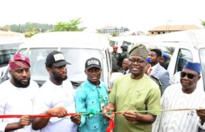 Makinde Donates Buses To State’s Tertiary Institutions, Makes More Promises ...Oyo State Governor, Seyi Makinde (second right); his deputy, Barr Bayo Lawal (right); Speaker, Oyo State House of Assembly, Hon Debo Ogundoyin (left); Senior Special Assistant to the Governor on Student Affairs, Victor Olojede (second left) and Coordinator, National Association of Nigeria Students (NANS), Alao John, during the distribution of 18 seaters 28 buses to Federal, State, Indigenous and Special Education Institutions in Oyo State...