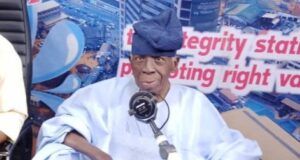 Good Old Victor: Peculiarity of The Unconventional Olunloyo Equation By Wole Adejumo Dr Victor Omololu Olunloyo...featuring on Parrot Xtra Radio Show live on Splash FM, Ibadan...recently...