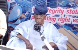 Former Gov Of Old Oyo State, Omololu Olunloyo Dies At 89 Dr Victor Omololu Olunloyo...featuring on Parrot Xtra Radio Show live on Splash FM, Ibadan...recently...